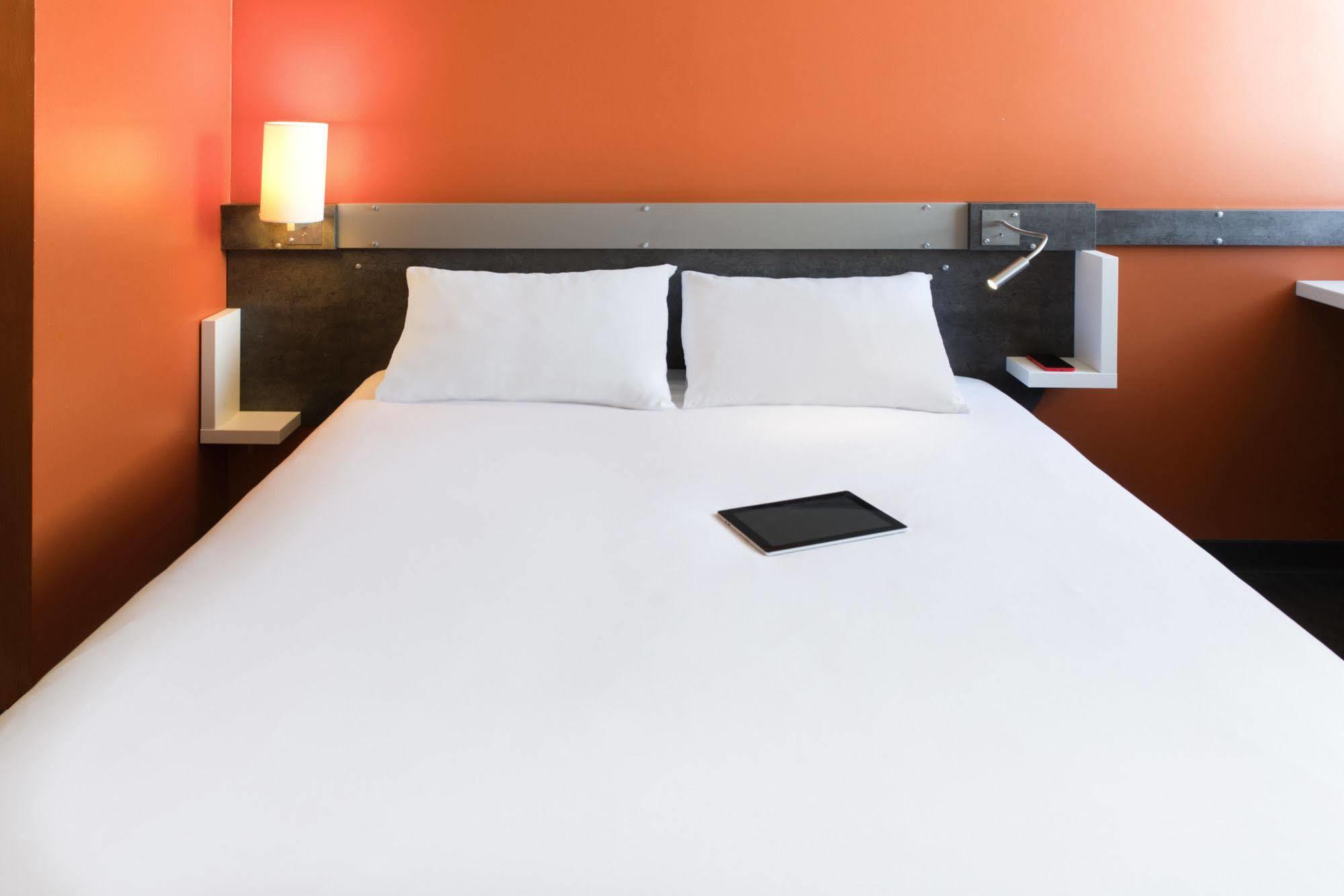 Ibis Budget Aeroport Lyon Saint Exupery Коломбье-Сонье Экстерьер фото