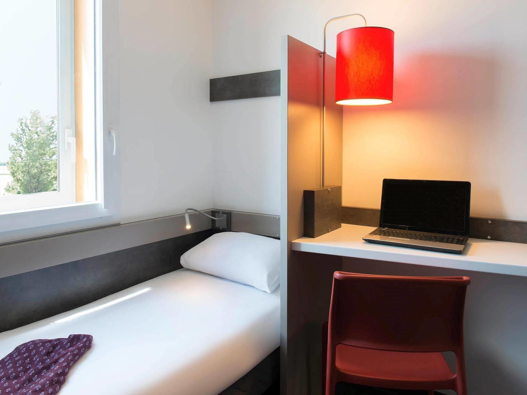 Ibis Budget Aeroport Lyon Saint Exupery Коломбье-Сонье Экстерьер фото