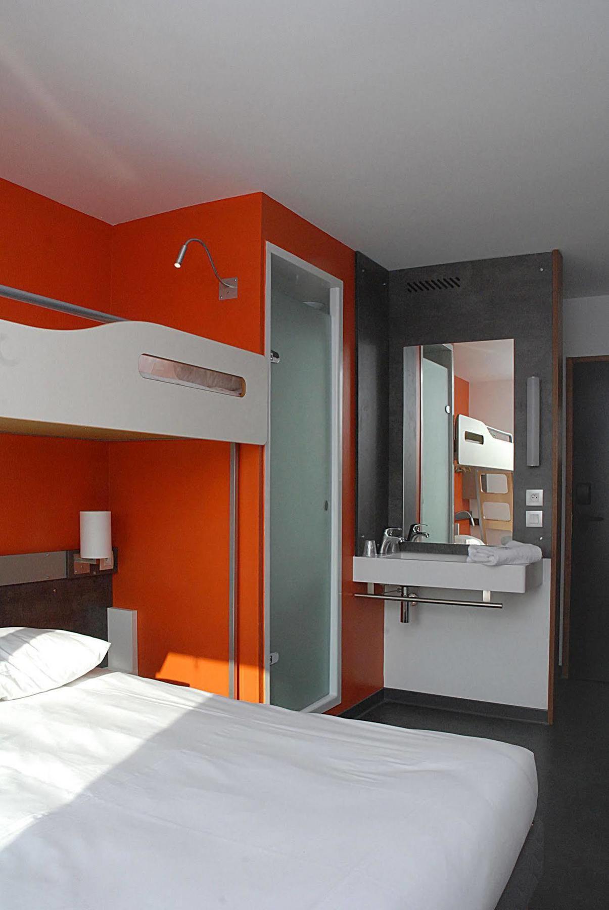 Ibis Budget Aeroport Lyon Saint Exupery Коломбье-Сонье Экстерьер фото