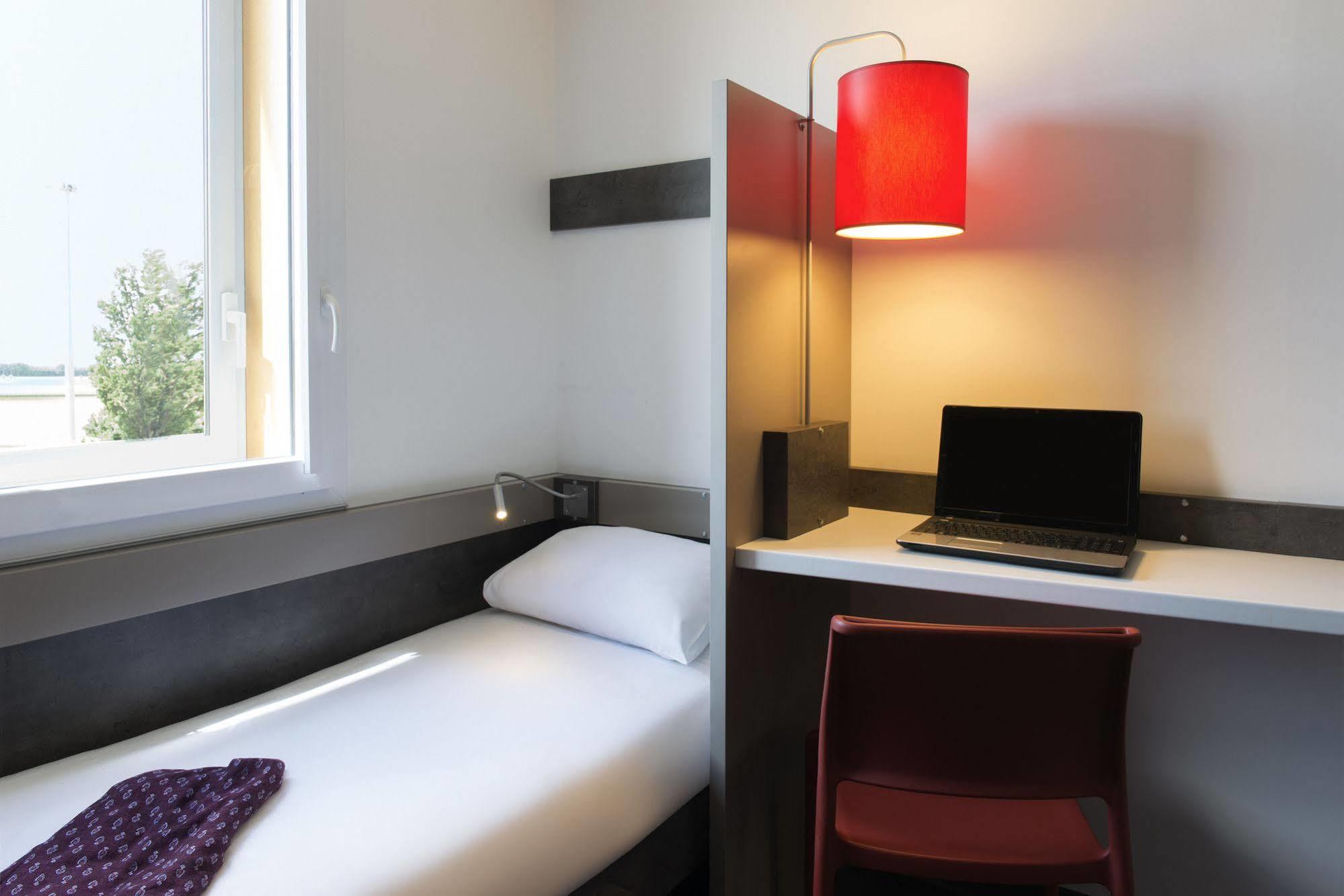 Ibis Budget Aeroport Lyon Saint Exupery Коломбье-Сонье Экстерьер фото